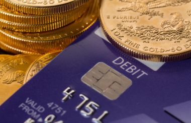 信用卡逾期遭遇银行疯狂催收，持卡人应该怎么办？